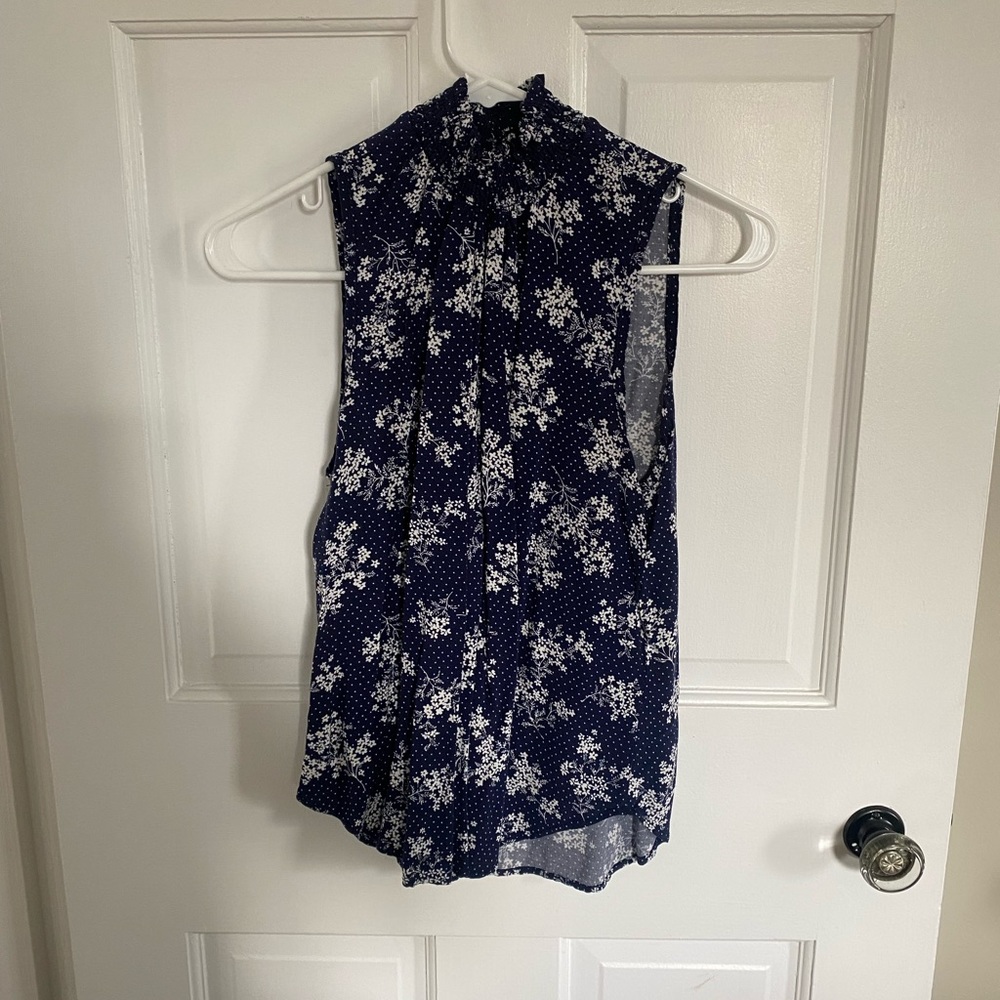 NY invasion size medium sleeveless blouse